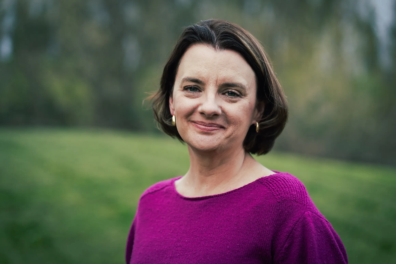 Holly Comer — Mobile Notary in Newberg, OR
