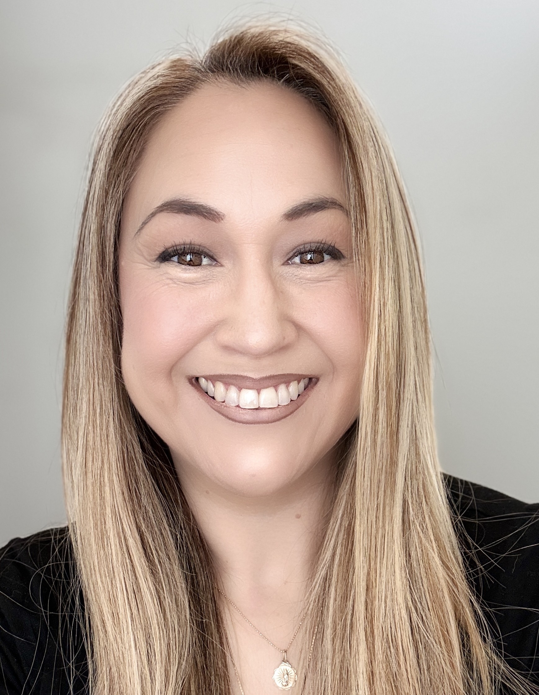 Reina Jimenez — Mobile Notary in Los Angeles, CA